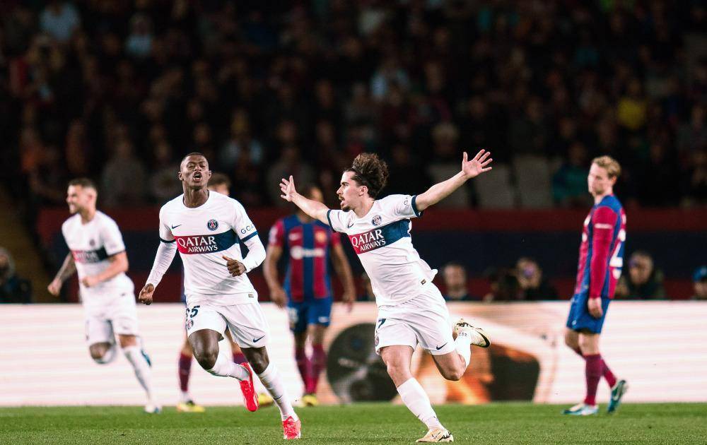 九游体育app-巴萨遭遇惨败,球迷情绪低落