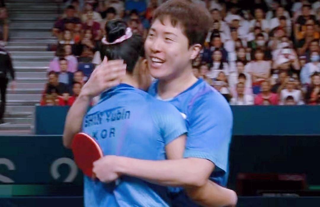 九游体育app-美国选手喜获铜牌,深情拥抱胜利的简单介绍