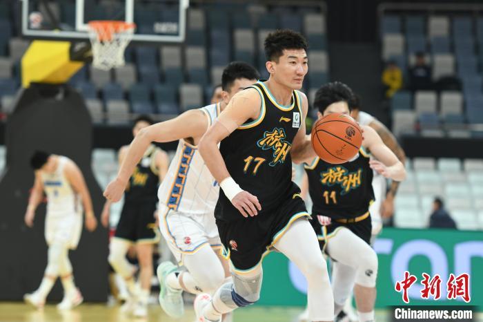 CBA总决赛:新疆队以三连胜占据绝对优势 CBA总决赛:新疆队以三连胜占据绝对优势