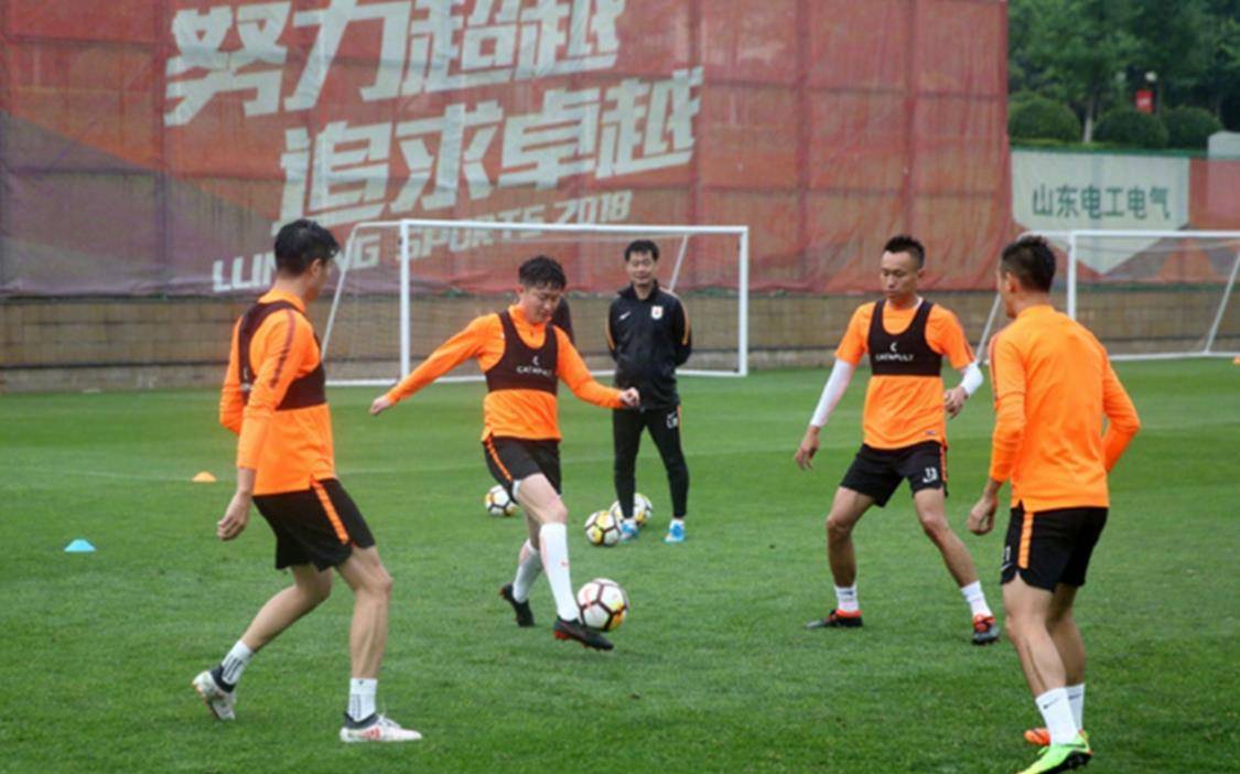 山东鲁能备战艰苦,坚持努力 山东鲁能备战艰苦,坚持努力