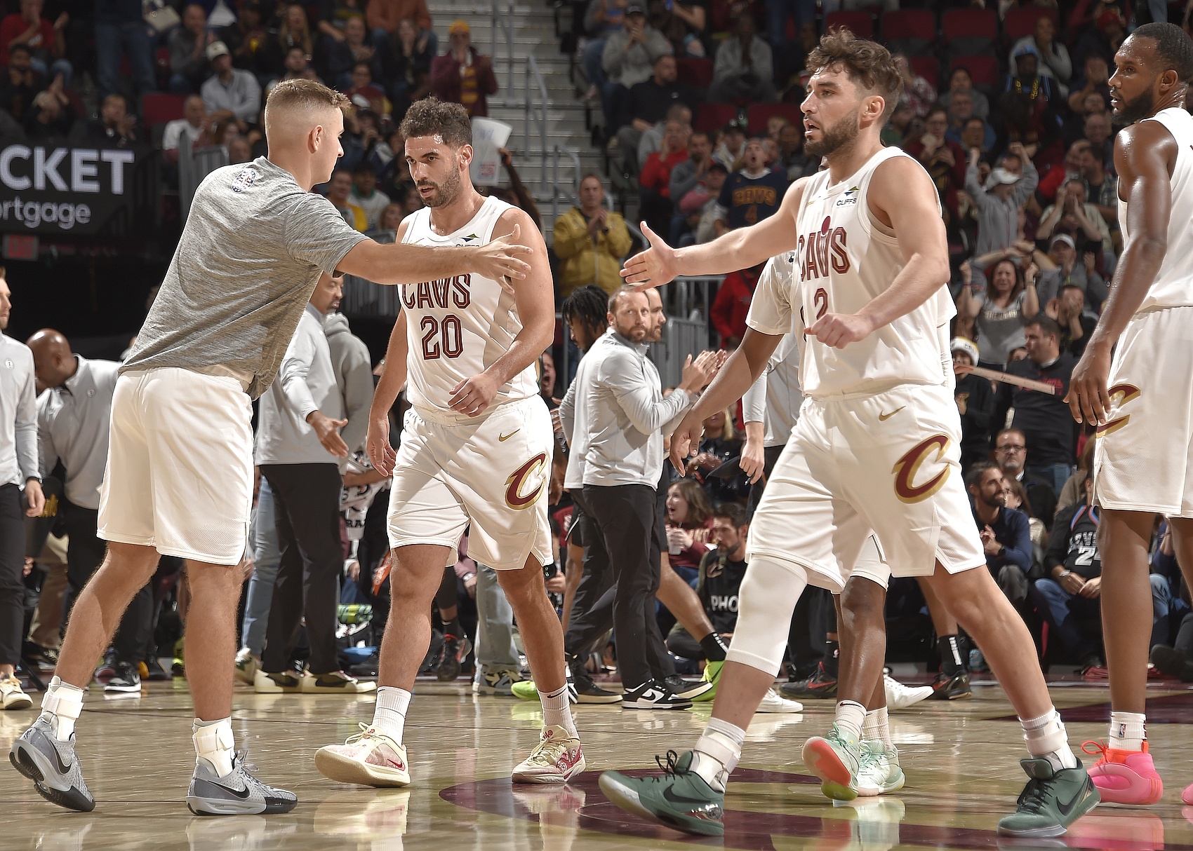 骑士客场力克勇士,球队团结奋战赢得关键比赛的简单介绍 骑士客场力克勇士,球队团结奋战赢得关键比赛的简单介绍