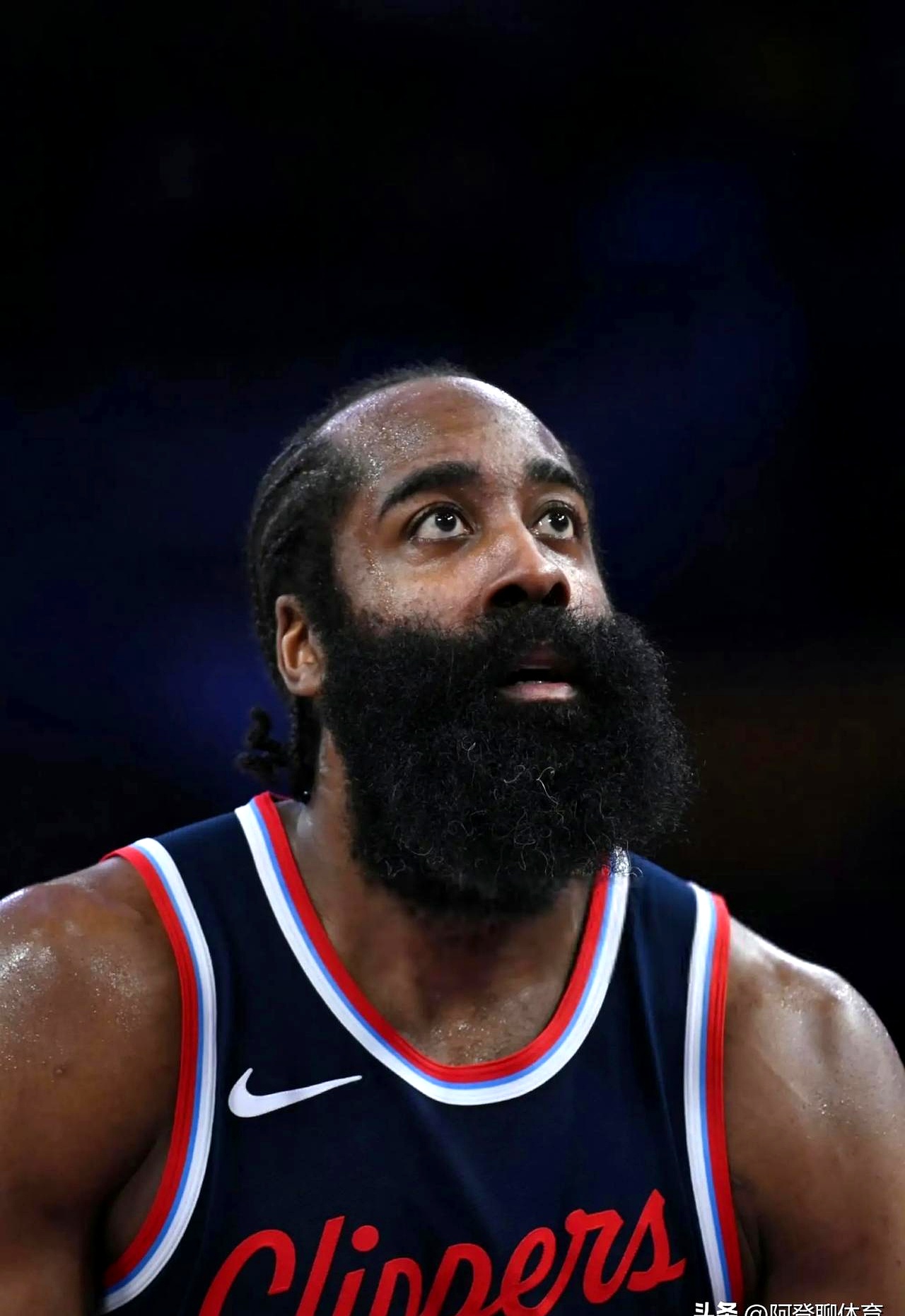 快船队战绩起伏不定,主帅调整阵容 快船队战绩起伏不定,主帅调整阵容