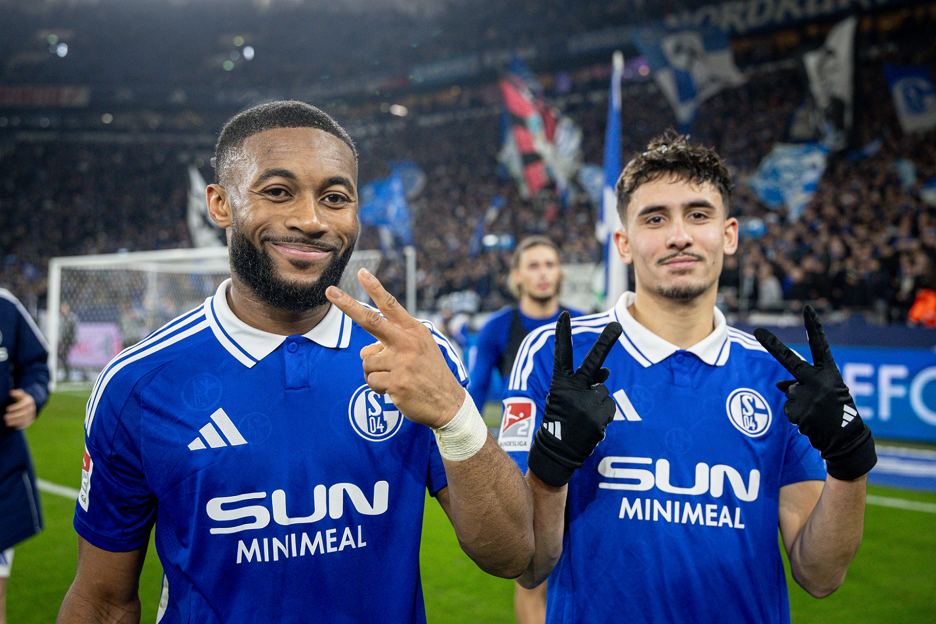 沙尔克队连续场不败,逐渐走出低谷的简单介绍 沙尔克队连续场不败,逐渐走出低谷的简单介绍