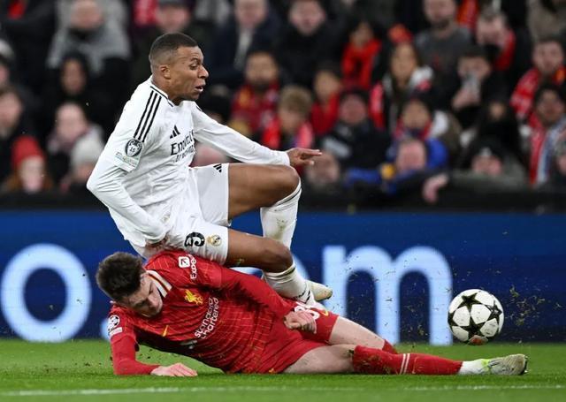 包含利物浦客场取胜，赛场风云变幻的词条