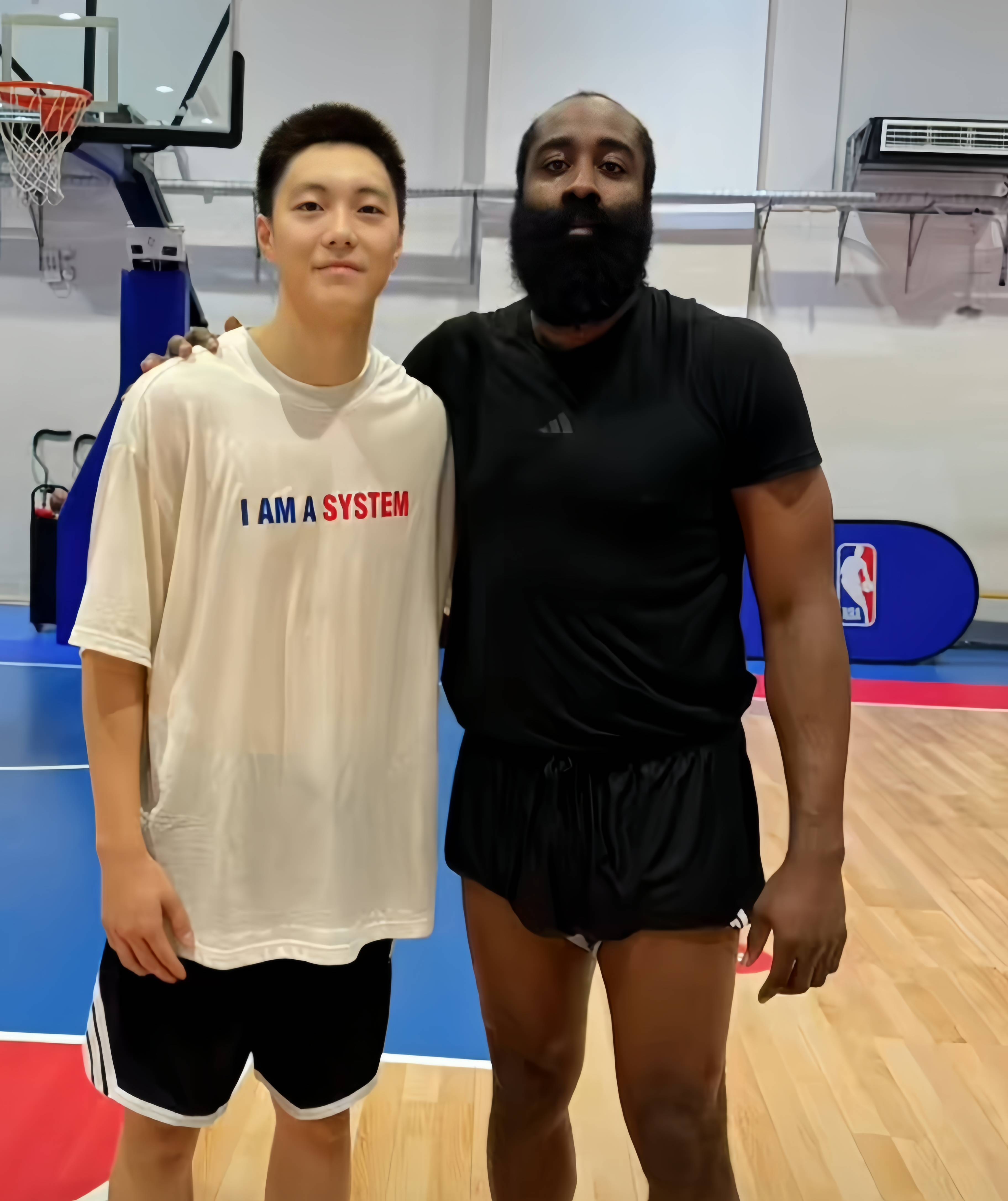 九游体育中国官网-马尚表现抢眼,上海男篮再度胜出