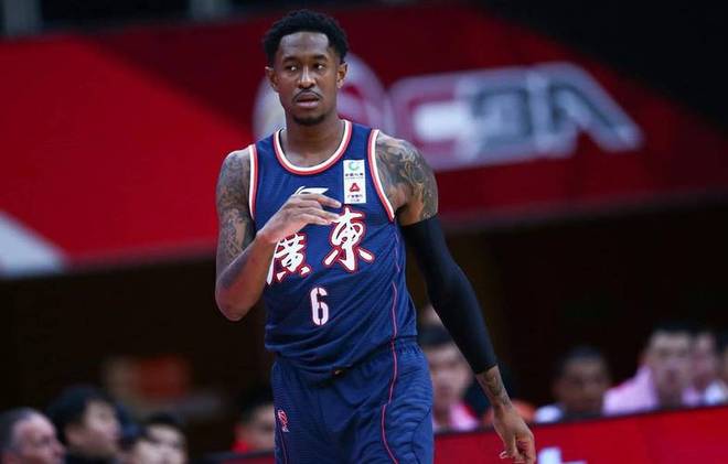 马尚表现抢眼,上海男篮再度胜出 马尚表现抢眼,上海男篮再度胜出