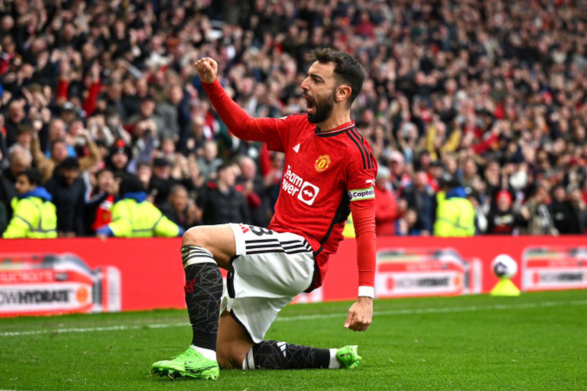 曼联主场大胜,继续冲刺英格兰足球联赛冠军! 曼联主场大胜,继续冲刺英格兰足球联赛冠军!