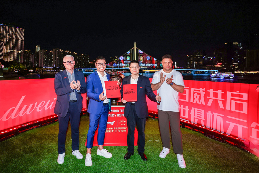 九游体育网页版-包含国际足球盛宴即将打响,球员备战燃情的词条