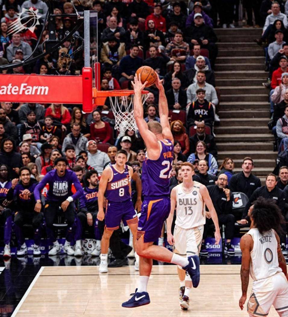 太阳队客场遭遇连败,球员状态起伏 太阳队客场遭遇连败,球员状态起伏