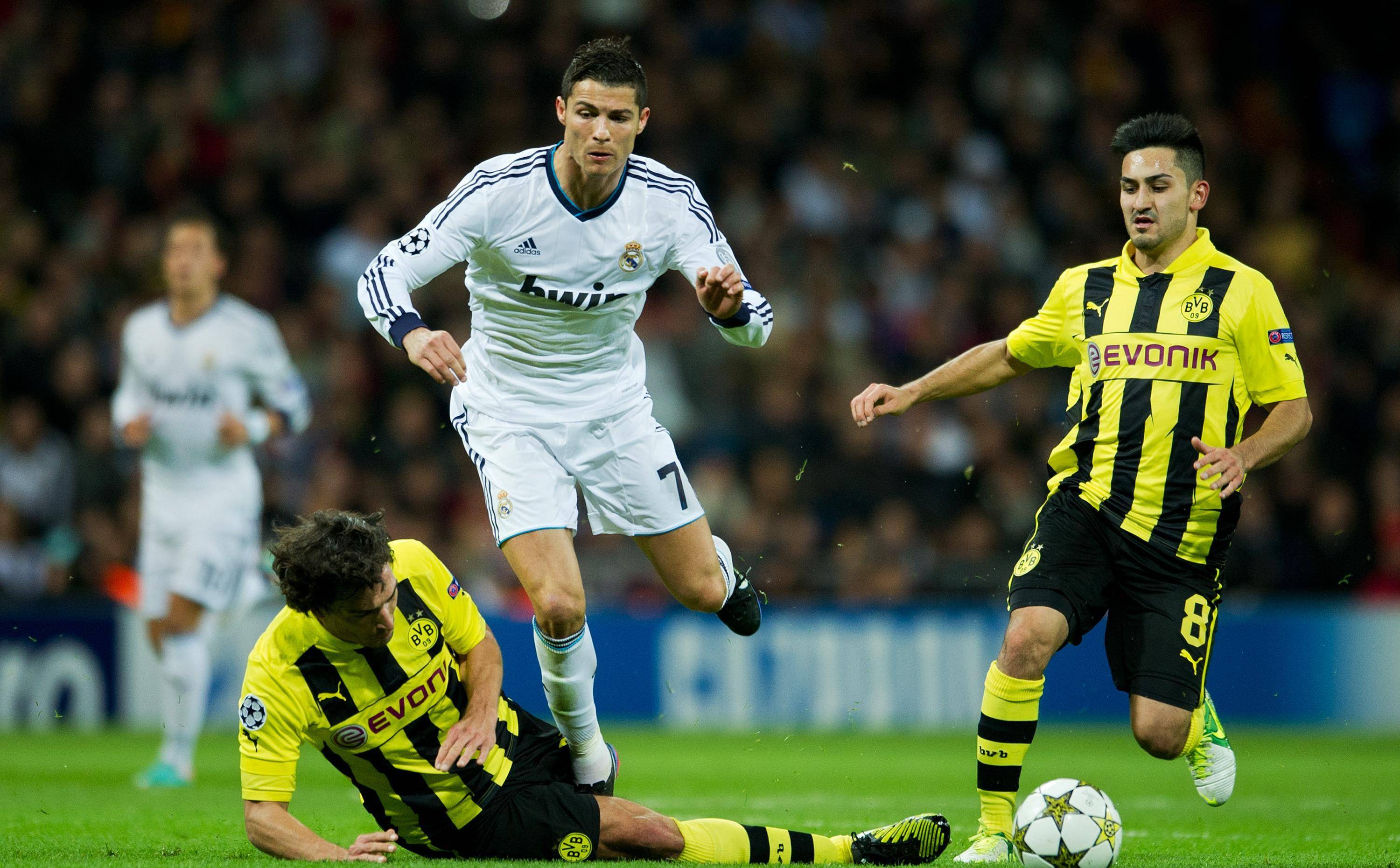 关于皇马客场憾负，C罗联赛连续进球乌龙令人唏嘘的信息