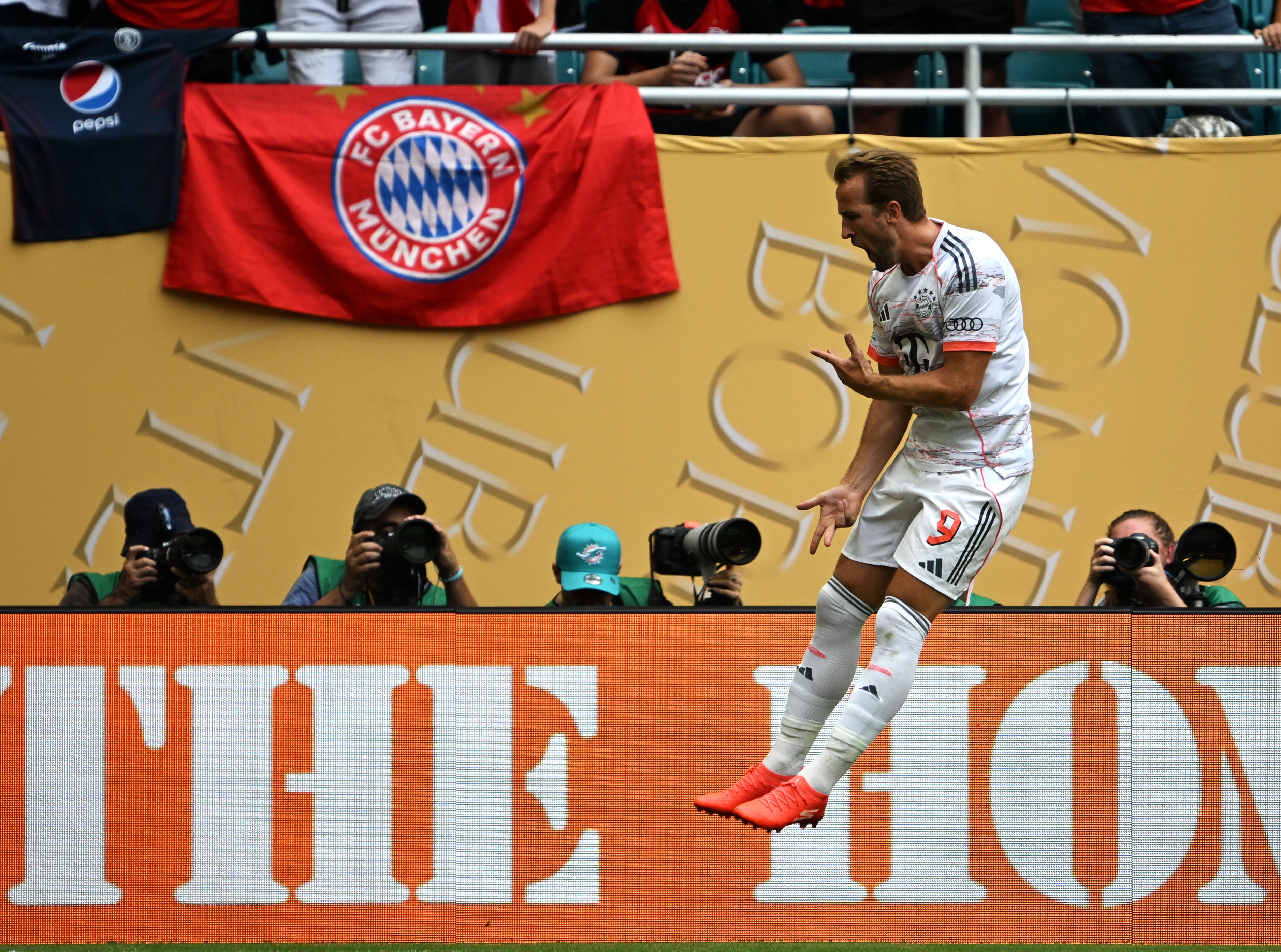 九游体育app下载-尤文图斯遗憾出局,拜仁成功晋级