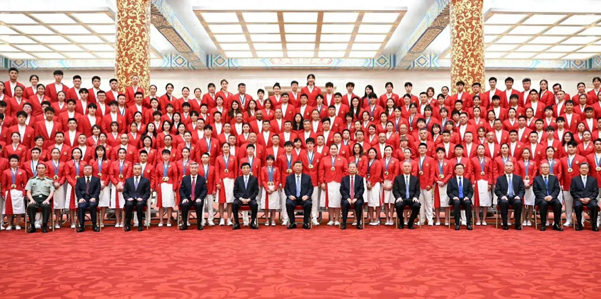 中国代表团壮举频出,市民热情助威