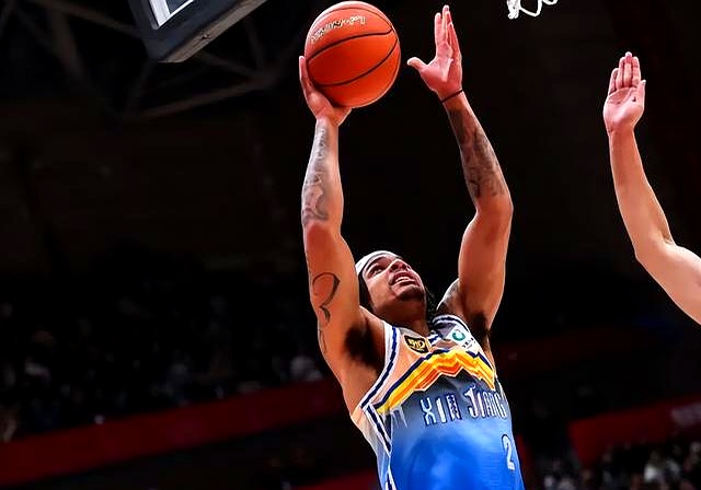 新疆男篮击败上海队,实力展现无疑 新疆男篮击败上海队,实力展现无疑